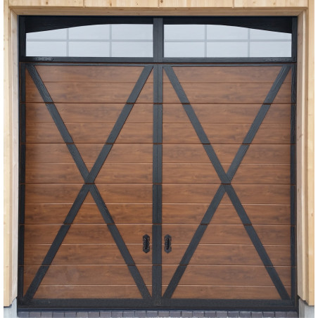 Sektionaltor Mittelsicke in Glatt Holz Scheunentor Optik